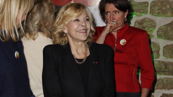 Nicoletta, Catherine Laborde et Chantal Ladesou en soirée avec un Père Noël vert