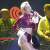 Miley Cyrus interprète le titre #GetItRight lors du KIIS FM's Jingle Ball 2013 au Staples Center. Los Angeles, le 6 décembre 2013.
