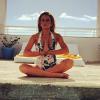 Lindsay Lohan se détend en faisant du yoga à Miami, le 8 décembre 2013.