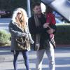 Exclusif - Megan Fox (enceinte) et son mari Brian Austin Green emmènent leur fils Noah déjeuner au restaurant "Beverly Glen Plaza" à Beverly Glen, le 7 décembre 2013.