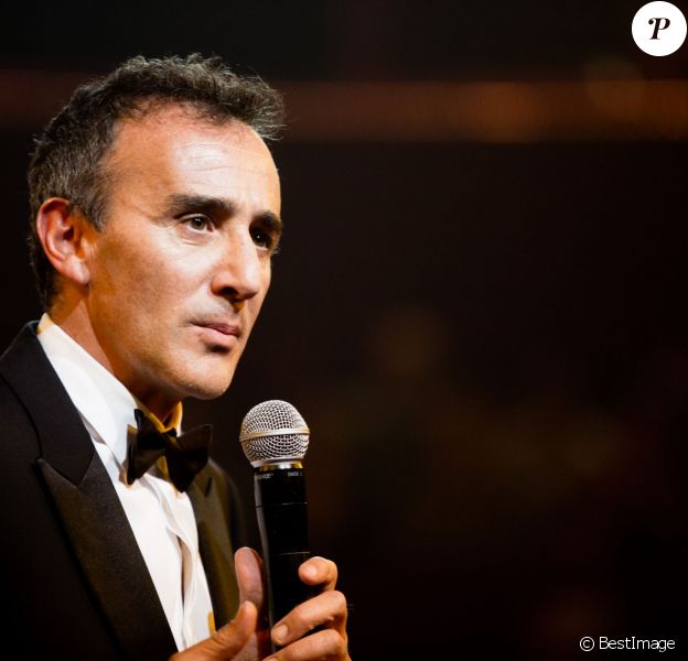 Exclusif - Elie Semoun lors du gala de l'Union des Artistes au Cirque d'Hiver à Paris le 19 novembre 2013