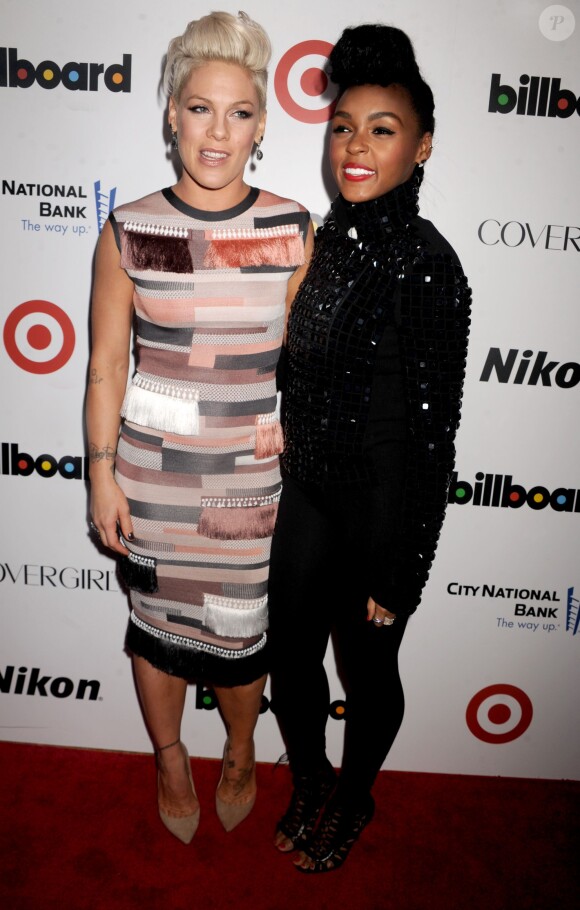 Pink et Janelle Monae sur le tapis rouge de la soirée "Billboard Annual Women in Music" à New York City, le 10 décembre 2013.