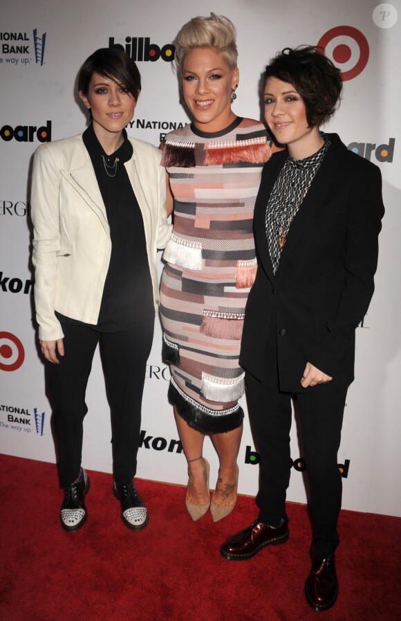 Sara Quin, Pink, et Tegan Quin lors de la soirée "Billboard Annual Women in Music" à New York City, le 10 décembre 2013.