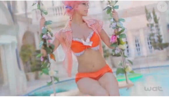 Zahia Dehar, sexy, dévoile sa plastique de déesse devant l'objectif d'Alix Malka pour 7 Hollywood
