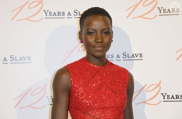 Lupita Nyong'o lors de la première du film 12 Years a Slave à l'UGC Normandie, Paris, le 11 décembre 2013.