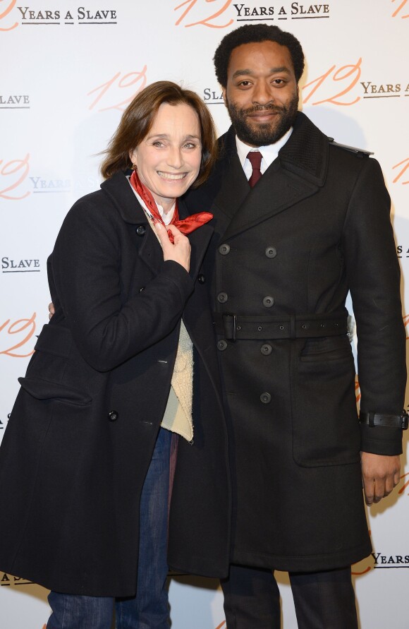 Kristin Scott Thomas et Chiwetel Ejiofor lors de la première du film 12 Years a Slave à l'UGC Normandie, Paris, le 11 décembre 2013.