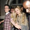 Kate Moss, sous bonne escorte à Londres, a assisté à un dîner de Noël de son amie Fran Cutler. Londres, le 10 décembre 2013.