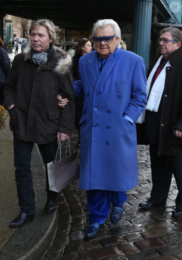 Yvan Zaplatilek et Michou aux obsèques de Jean-Louis Foulquier au cimetière de Montmartre à Paris le 14 décembre 2013.