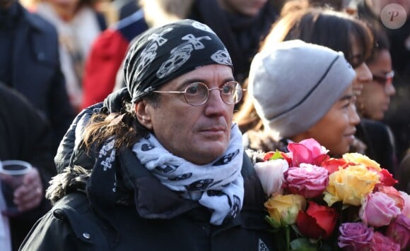 Francis Lalanne aux obsèques de Jean-Louis Foulquier au cimetière de Montmartre à Paris le 14 décembre 2013.
