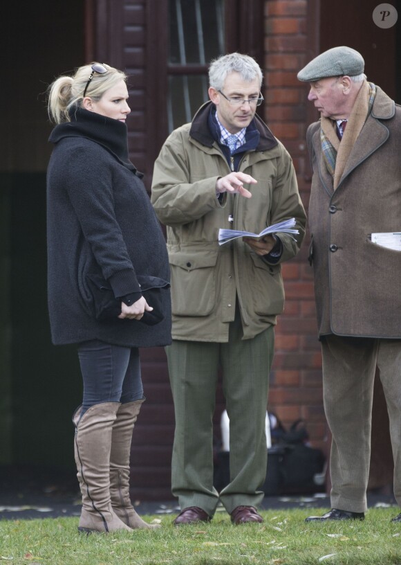 Zara Phillips et le proprietaire de chevaux de course Trevor Hemmings assistent à la course hippique de Cheltenham, le 13 décembre 2013.