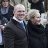Zara Phillips, Mike Tindall et les autres proprietaires du cheval Monbeg Dude après sa victoire dans la course hippique de Cheltenham, le 13 décembre 2013.
