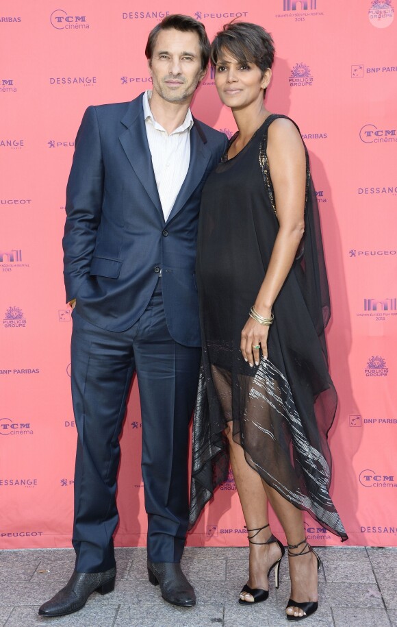 Olivier Martinez et Halle Berry enceinte lors du Champs-Elysées Film Festival 2013 à Paris le 13 juin