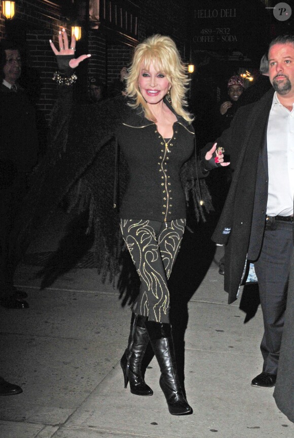 Dolly Parton dans les rues de New York, le 11 janvier 2012.