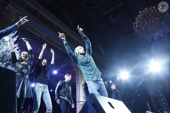 Matt Pokora sur scène lors du Noël de l'Elysée, le 18 décembre 2013.