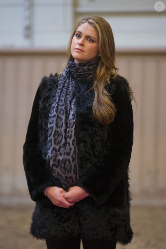 Madeleine de Suède, enceinte de six mois, aux Ecuries royales à Stockholm le 19 décembre 2013 pour la remise d'une bourse de la Fédération équestre suédoise.