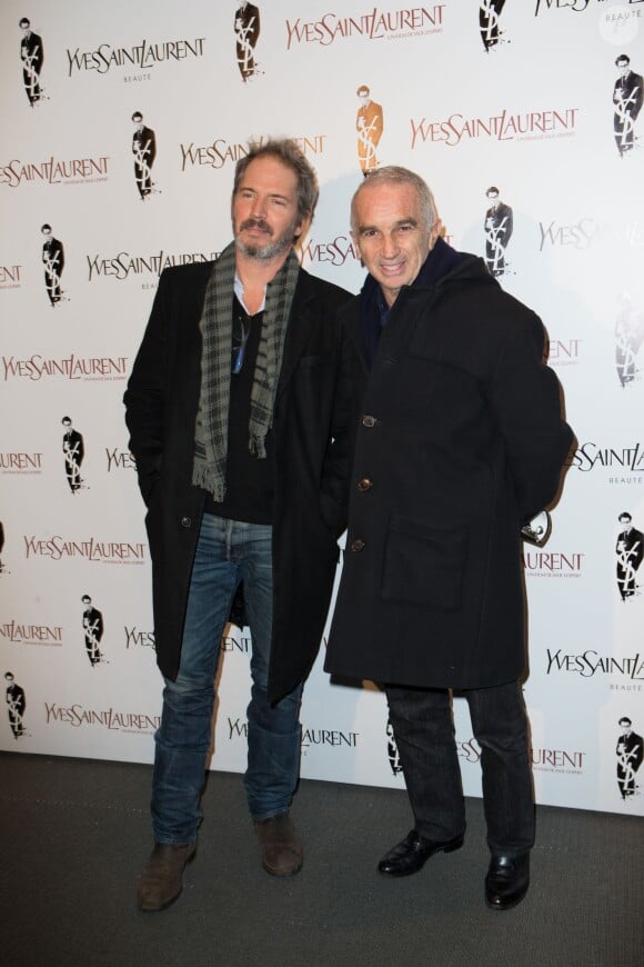 Christopher Thompson et Alain Terzian à la première d'Yves Saint Laurent à Paris, le 19 décembre 2013.