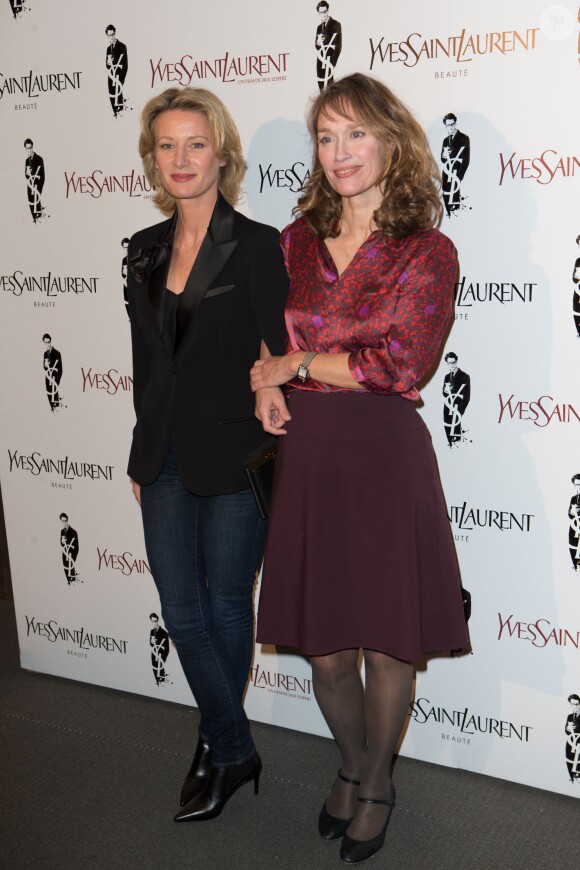 Astrid Whettnall et Marianne Basler à la première d'Yves Saint Laurent à Paris, le 19 décembre 2013.