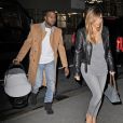 Kanye West et Kim Kardashian, respectivement habillés d'un manteau Maison Martin Margiela pour H&amp;M et d'une veste en cuir BLK DNM, vont dîner avec leur fille North. New York, le 22 novembre 2013.
