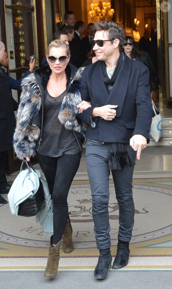 Kate Moss et Jamie Hince à la sortie du Meurice à Paris. Le 6 mars 2013.