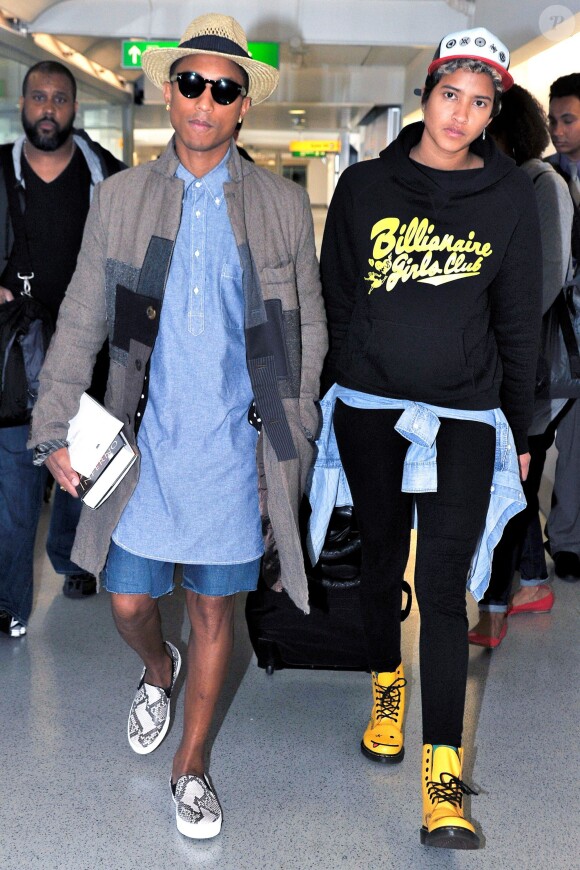 Pharrell Williams et Helen Lasichanh à l'aéroport d'Heathrow à Londres, le 4 septembre 2013.