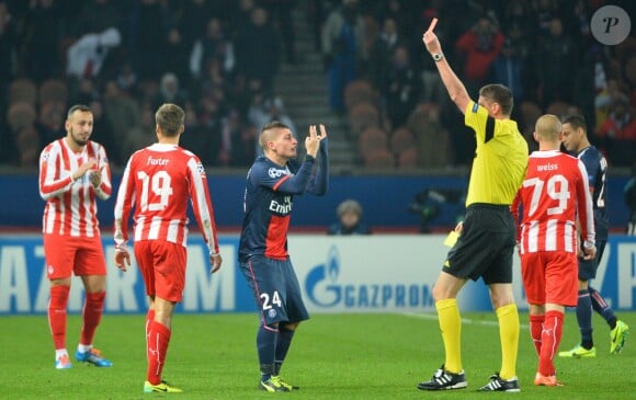 Marco Verratti râleur, prend un carton rouge lors du match Paris Saint-Germain Vs Olympiacos au Parc des Princes le 27 novembre 2013.
