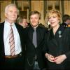 Sylvie Joly entourée de Pierre Vitry, son époux, et Alex Lutz, son dernier metteur en scène, au ministère de la Culture où elle recevait les insignes de chevalier dans l'ordre des Arts et des Lettres, le 7 juin 2006.
