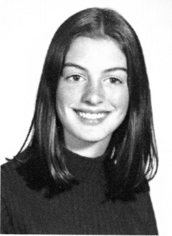 Anne Hathaway lors sa Freshman Year en 1997, à la Millburn High School dans le New Jersey. Elle a 15 ans.