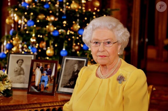 La reine Elisabeth II présente ses voeux de Noël au palais de Buckingham à Londres, le 25 décembre 2013.