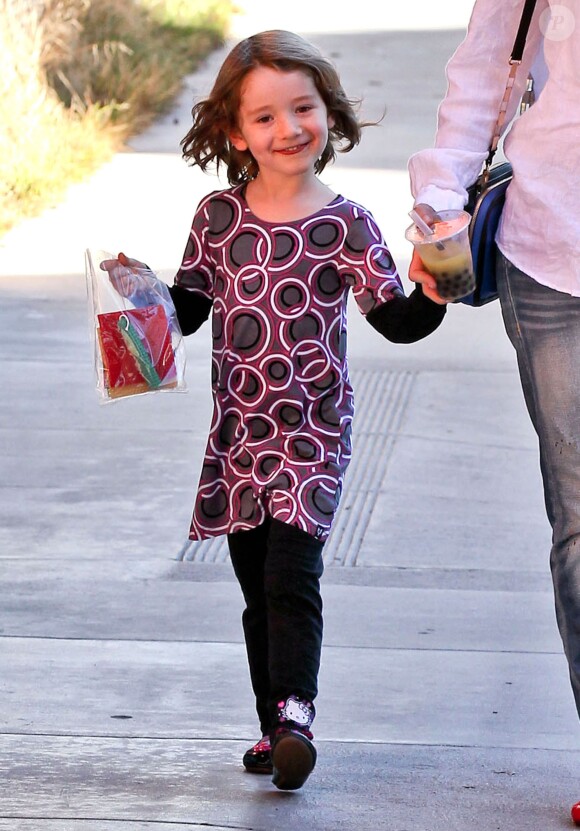 Alyson Hannigan et sa fille Satyana (4 ans) font du shopping à Santa Monica, le 24 décembre 2013.