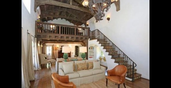 La star Reese Witherspoon a vendu sa jolie maison de Ojai en Californie pour 4,9 millions de dollars.