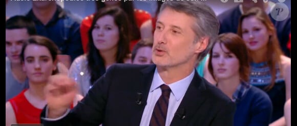 Antoine de Caunes sur le plateau du Grand Journal de Canal + le vendredi 27 décembre 2013.