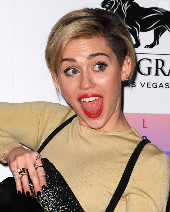 Miley Cyrus sur le tapis rouge d'une soirée au "Beacher's Madhouse" à Las Vegas, le 27 décembre 2013.