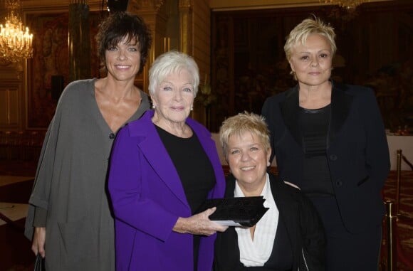 Exclusif - Anne Le Nen, Mimie Mathy et Muriel Robin lors de la cérémonie présidé par François Hollande qui a élevé la chanteuse et actrice Line Renaud au rang de grand officier de la Légion d'honneur à l'Elysée à Paris, le 21 novembre 2013.
