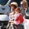 Jessica Alba et son mari Cash Warren avec leurs filles Haven et Honor à Los Cabos au Mexique, le 28 décembre 2013.
