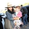 Jessica Alba et la petite Haven, 2 ans, arrivent à l'aéroport de Los Angeles, le 21 décembre 2013.