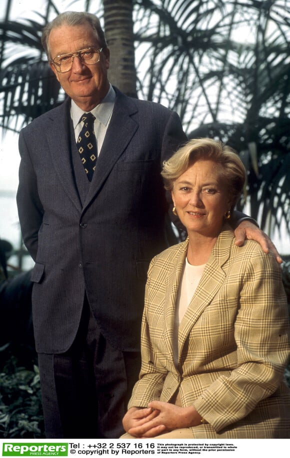 Portrait du roi Albert II et de la reine Paola de Belgique en 1996 au palais Laeken à Bruxelles.