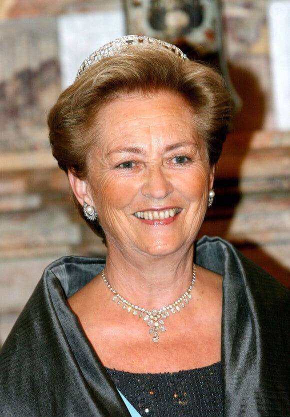 La reine Paola de Belgique à un concert au profit de ''Femmes d'Europe'' le 28 octobre 2004