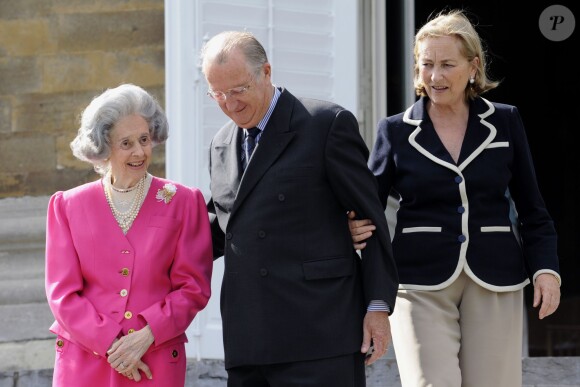 Le roi Albert II et la reine Paola de Belgique avec la reine Fabiola lors du déjeuner de ses 80 ans au palais Laeken le 3 juin 2008
