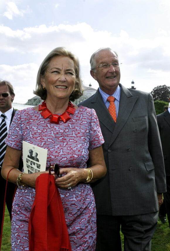 Paola et Albert de Belgique à Laeken le 30 août 2009 lors d'une garden party
