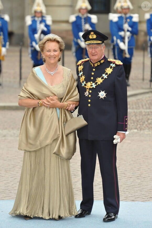 La reine Paola et le roi Albert II de Belgique au mariage de Victoria de Suède à Stockholm le 19 juin 2010