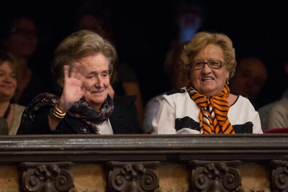 Exclusif - Bernadette Chirac et la grand-mère de Laeticia Hallyday, "Mamie Rock", au concert caritatif de Johnny Hallyday au Trianon à Paris, le 15 décembre 2013.