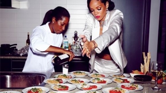 Rihanna : Une sexy Top Chef aux fourneaux pour le réveillon