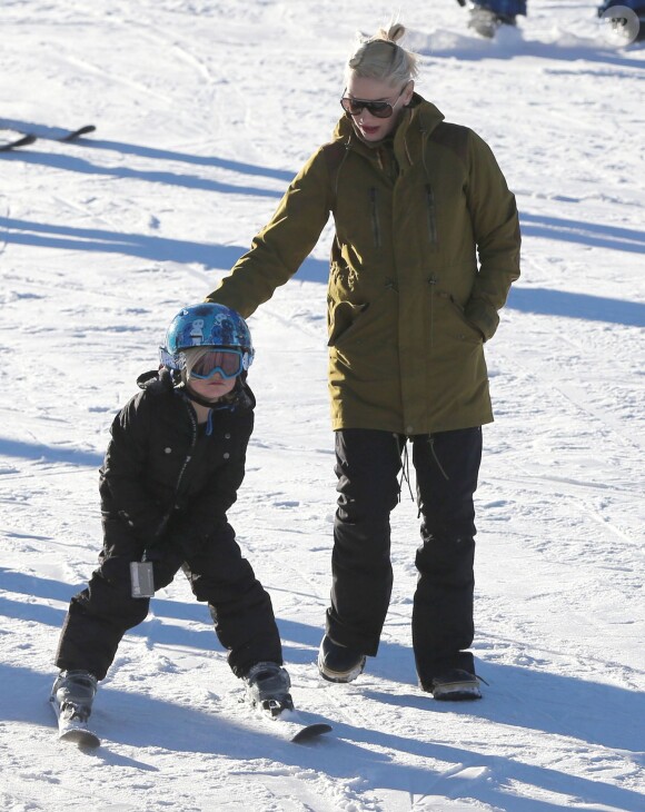 Exclusif - Gwen Stefani et son fils Zuma en vacances dans la station de ski de Mammoth en Californie. Le 4 janvier 2014.