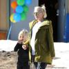 Gwen Stefani et son fils Zuma en vacances dans la station de ski de Mammoth, en Californie. Le 3 janvier 2014.