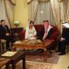 Le prince Faisal de Jordanie a épousé le 4 janvier 2014 en troisièmes noces la présentatrice radio Zina Lubbadeh à Amman, au domicile des parents de la mariée et en présence du roi Abdullah II et du prince héritier Hussein (à gauche).