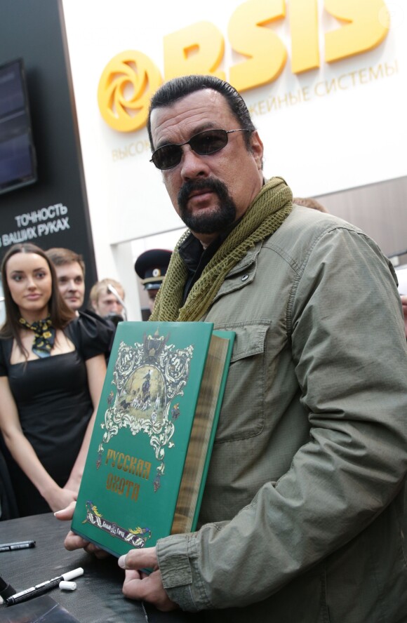 Steven Seagal lors du salon des armes et de la chasse de Moscou le 11 ocotbre 2013
