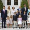 Cristina d'Espagne et son mari Iñaki Urdangarin en famille à la Zarzuela, à Madrid, pour la communion de leur fils Miguel le 28 mai 2011. Le 6 janvier 2014, la fille cadette du roi a été mise en examen dans l'affaire Noos, deux ans après l'inculpation de son époux.