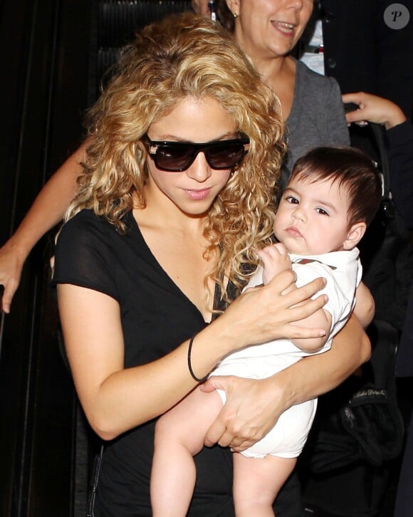 Shakira et Milan à l'aéroport de Los Angeles, le 15 août 2013.
