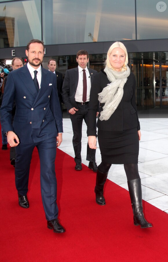 Le prince Haakon et la princesse Mette-Marit de Norvège prenaient part le 8 janvier 2014 à la conférence annuelle NHO de la Confédération des entreprises norvégiennes, à l'opéra d'Oslo.