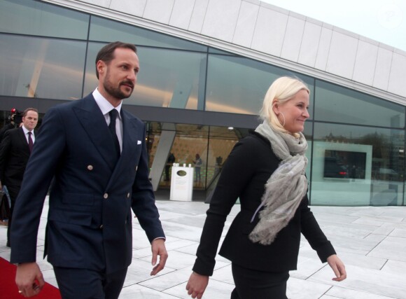 Le prince Haakon et la princesse Mette-Marit de Norvège prenaient part le 8 janvier 2014 à la conférence annuelle NHO de la Confédération des entreprises norvégiennes, à l'opéra d'Oslo.
